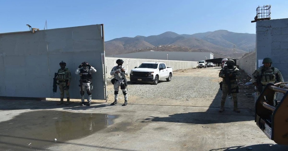 FGR decomisa 60 mil litros de ‘huachicol’ en Tijuana y revela toma clandestina junto a gasolinera Chevron